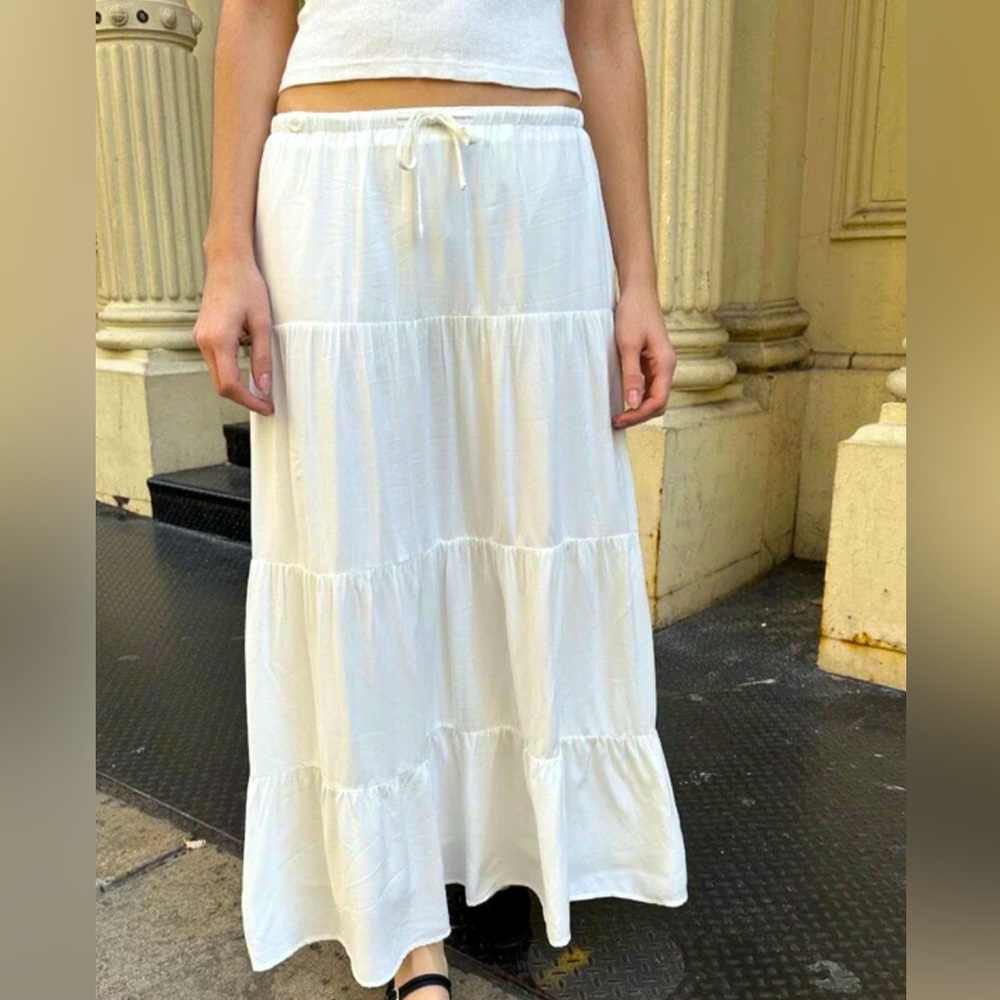 NWT - Brandy Melville Nadia Skirt. White. One Size.